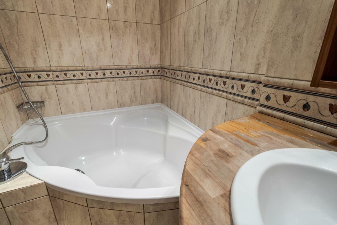 George Apartment Lviv Luaran gambar